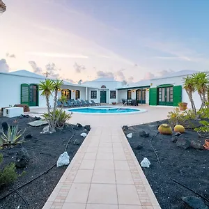 Milan Villa Puerto del Carmen (Lanzarote)